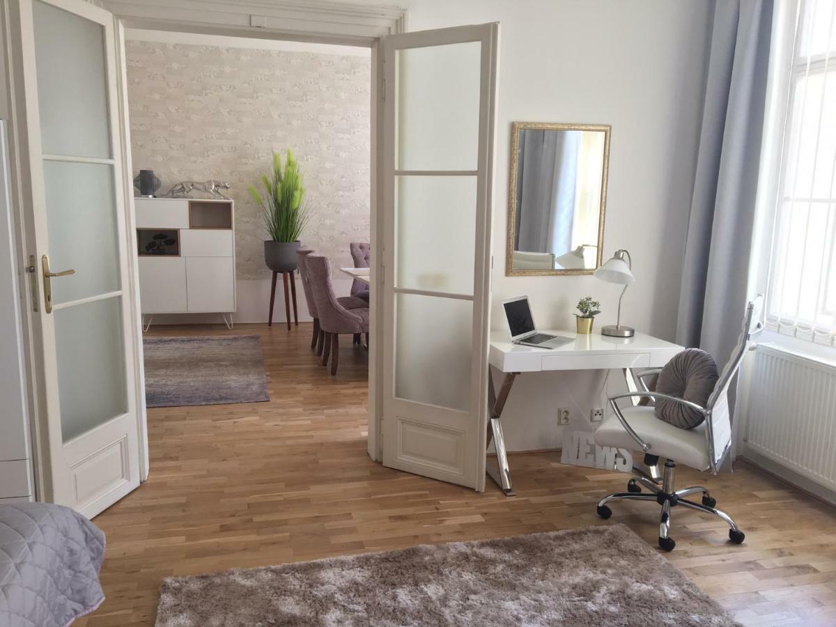 New Design & Style Apartment Old Town Xxl Praag Buitenkant foto