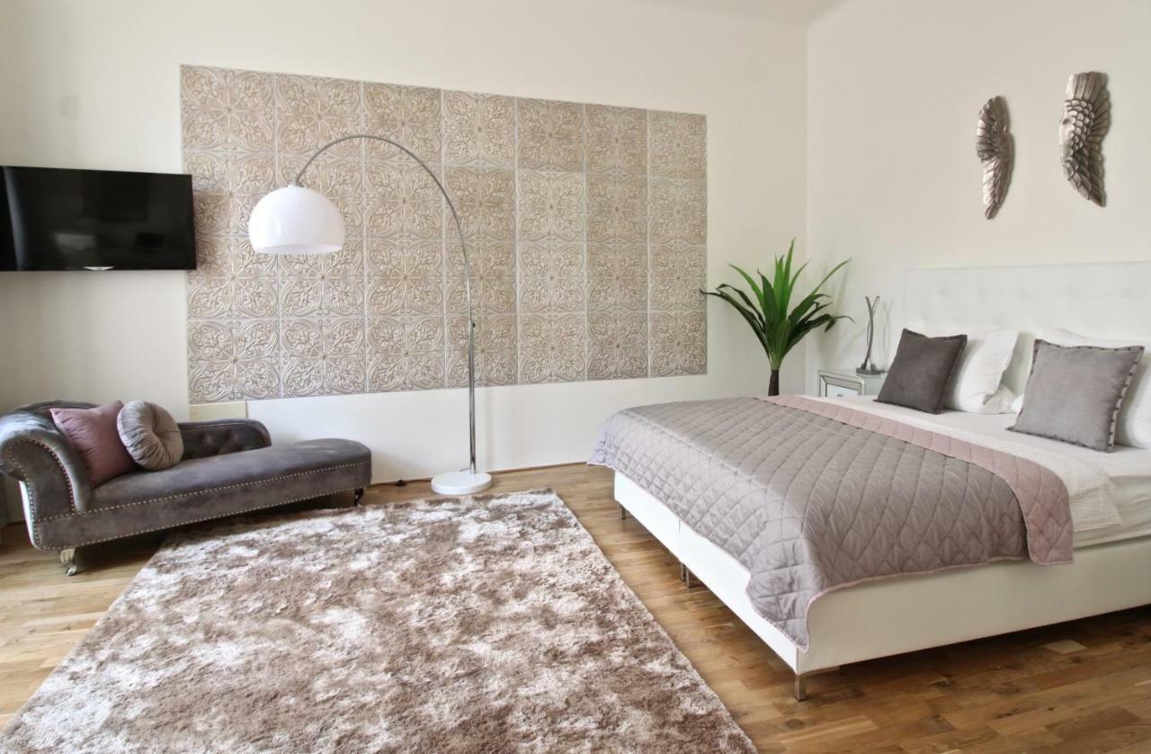 New Design & Style Apartment Old Town Xxl Praag Buitenkant foto