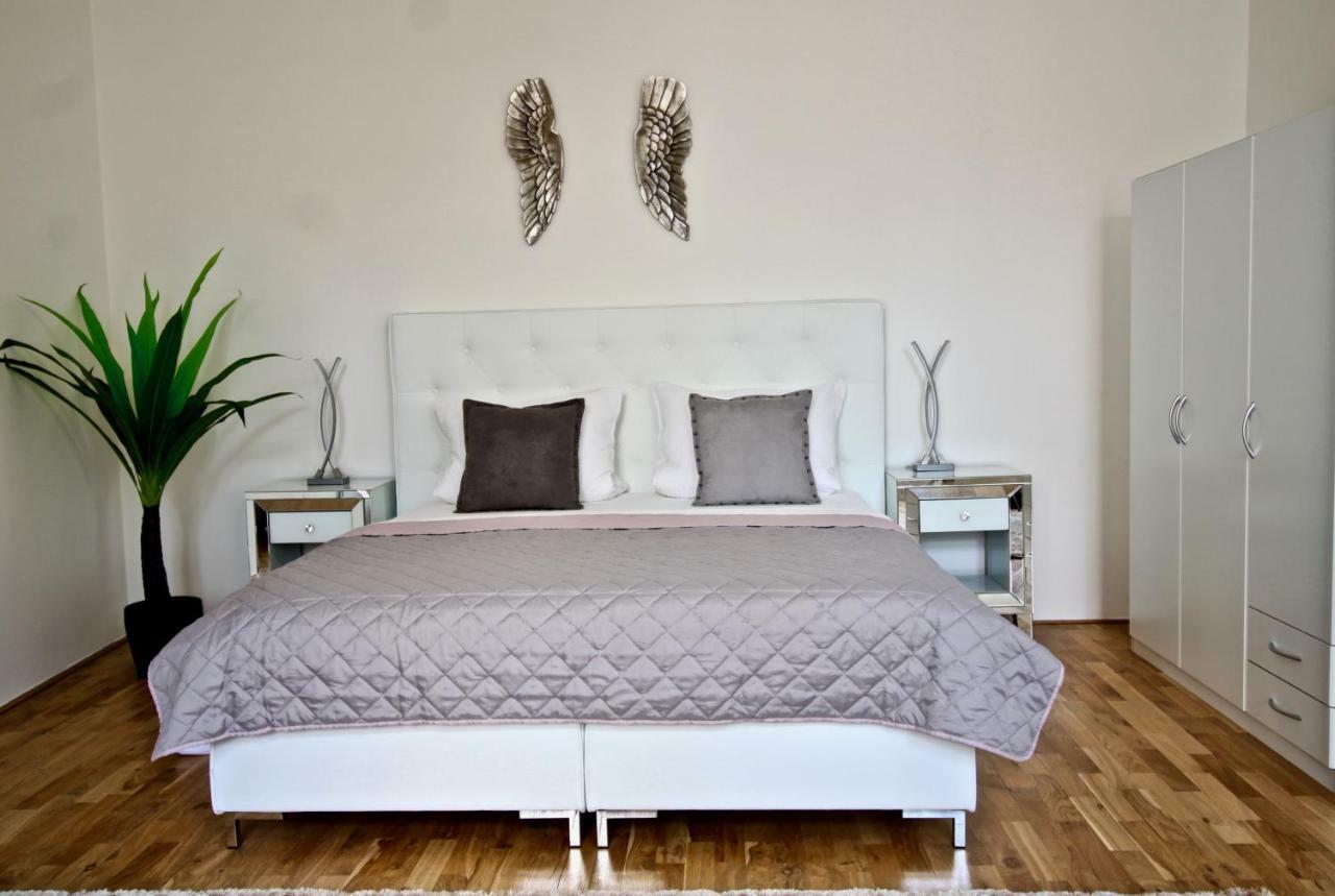 New Design & Style Apartment Old Town Xxl Praag Buitenkant foto
