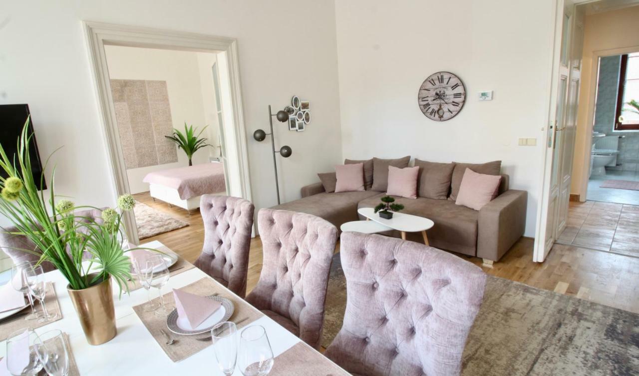 New Design & Style Apartment Old Town Xxl Praag Buitenkant foto