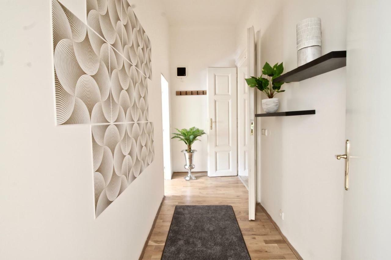 New Design & Style Apartment Old Town Xxl Praag Buitenkant foto