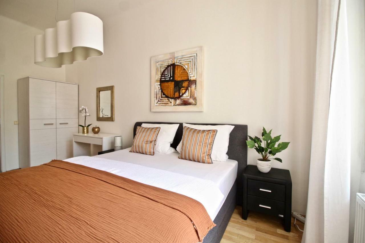 New Design & Style Apartment Old Town Xxl Praag Buitenkant foto