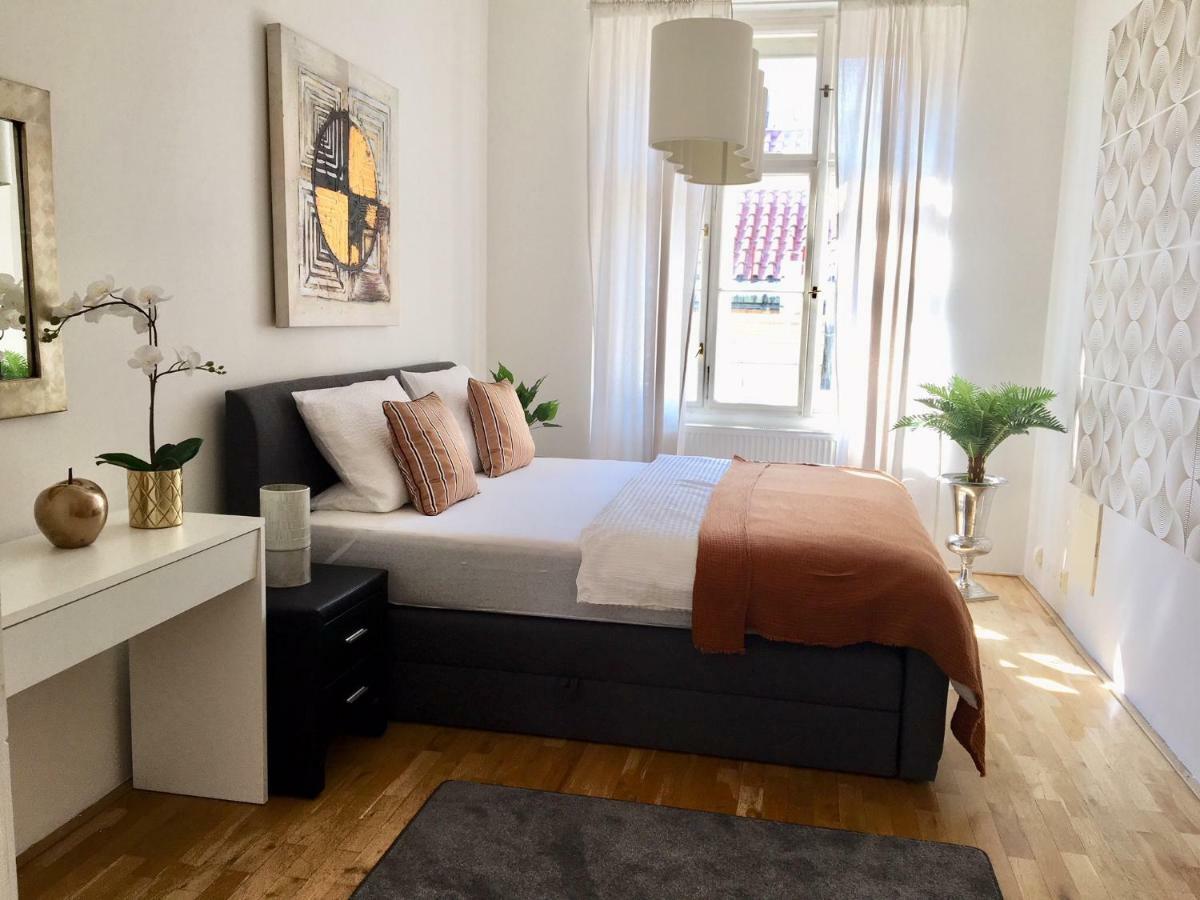 New Design & Style Apartment Old Town Xxl Praag Buitenkant foto